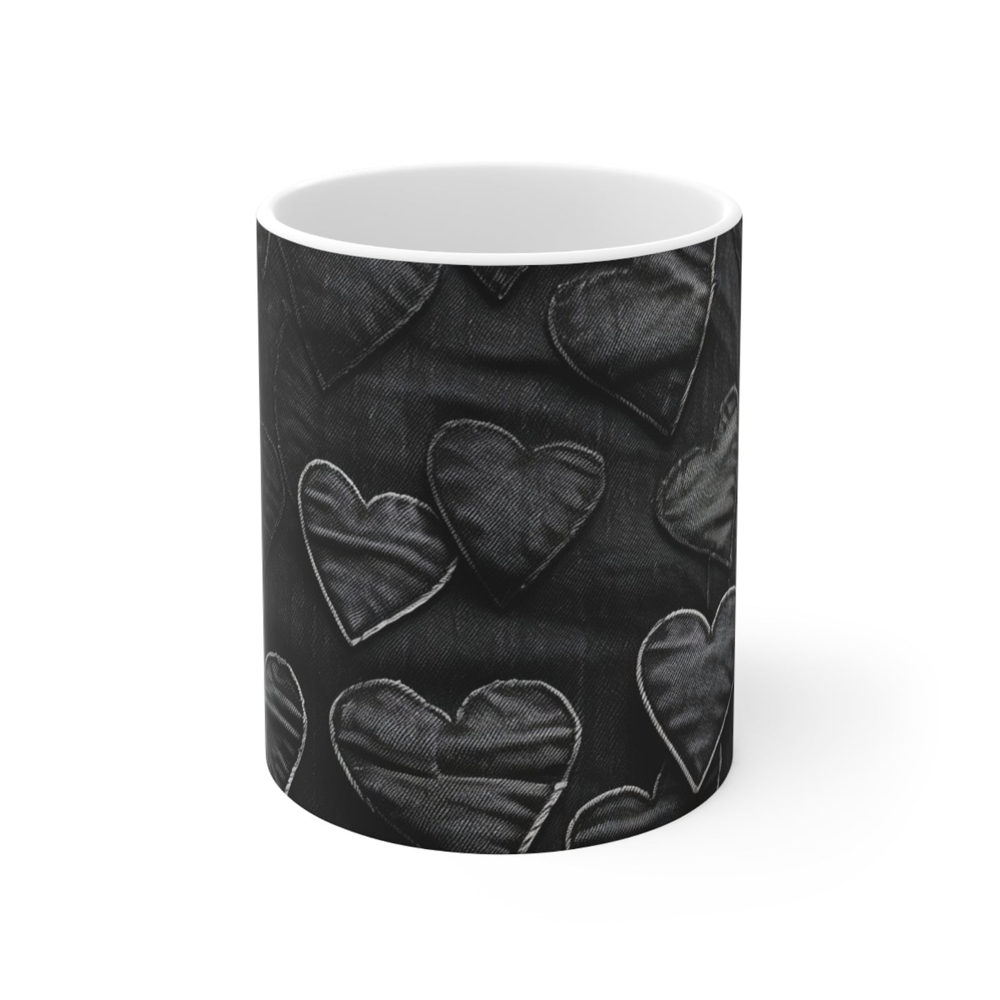 Negro azabache: diseño de bordado de corazón de tela inspirado en mezclilla desgastada - Taza de cerámica de 11 oz 