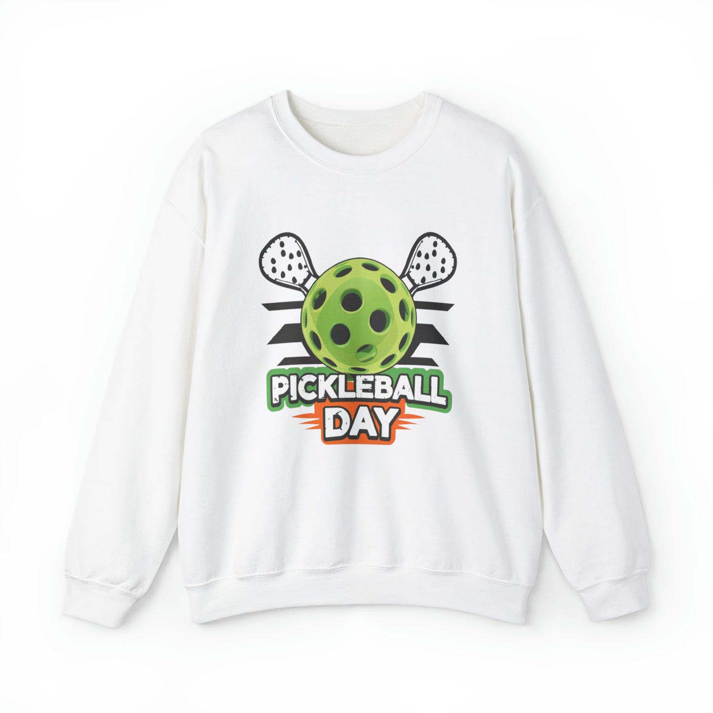 Diseño dinámico del día de Pickleball con paletas cruzadas y gráfico de pelota - Sudadera unisex con cuello redondo Heavy Blend™