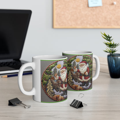 Ganchillo de pinos de Papá Noel, bosque festivo, árbol de Navidad y Claus, paisaje navideño - Taza de cerámica 11oz 