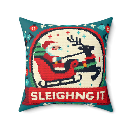 サンタとトナカイ クロスステッチ スタイル - 「Sleighing It」クリスマス - お祭りホリデー - 紡績ポリエステル正方形枕