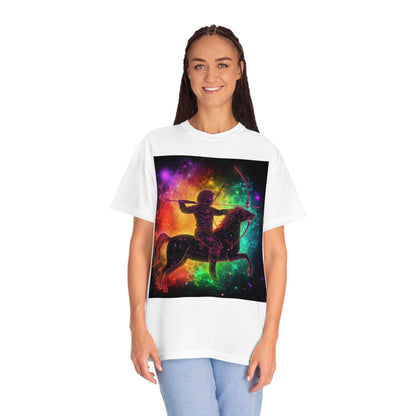 Colorido signo del zodíaco Sagitario - Tema del universo estelar - Camiseta unisex teñida de prendas