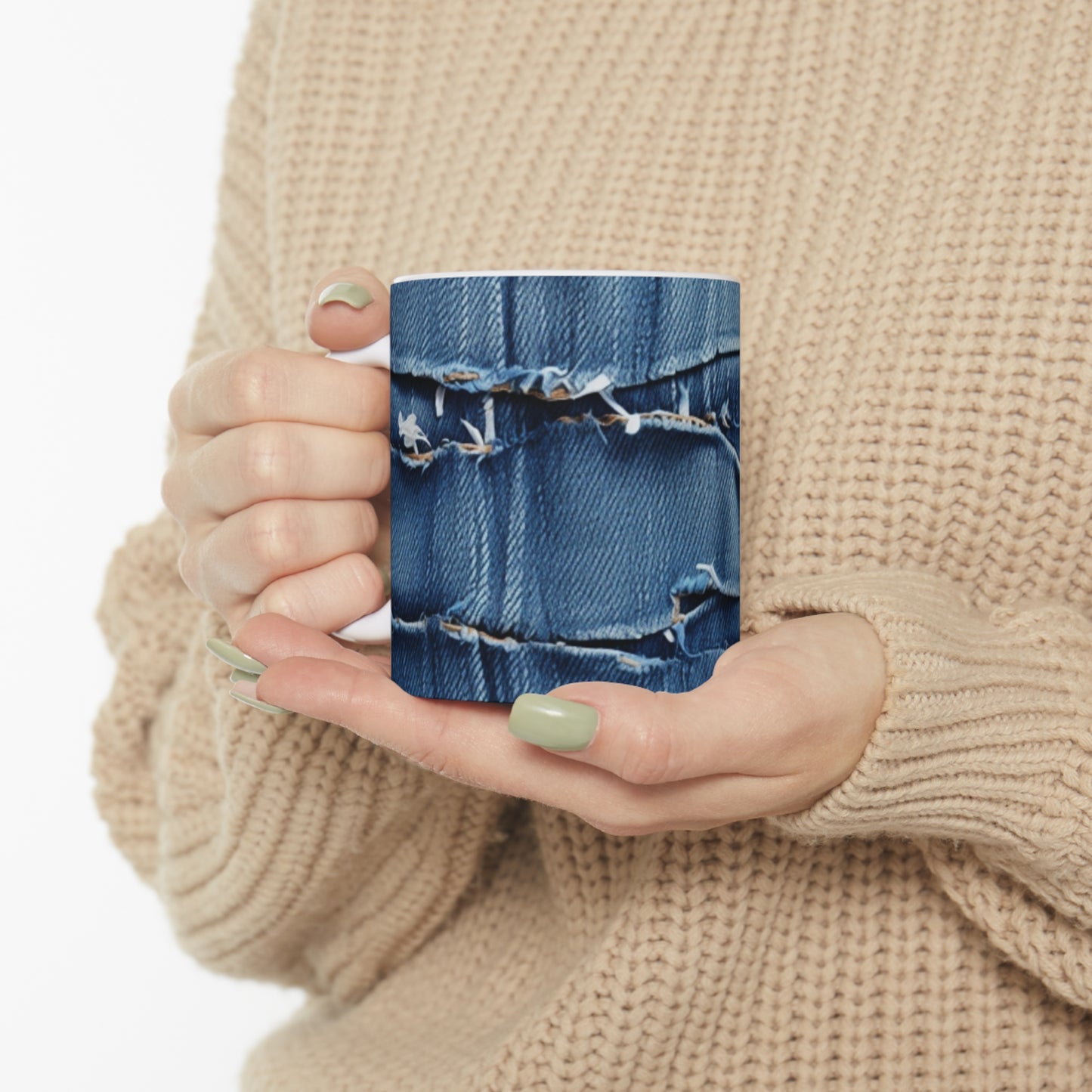 Denim desgastado azul medianoche: diseño resistente, rasgado y elegante - Taza de cerámica de 11 oz 