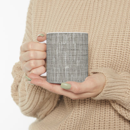 Gris plateado: diseño de tela contemporáneo inspirado en la mezclilla - Taza de cerámica de 11 oz 