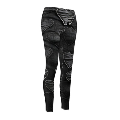 Negro azabache: diseño de bordado de corazón de tela inspirada en mezclilla desgastada - Leggings casuales cortados y cosidos para mujer (AOP) 