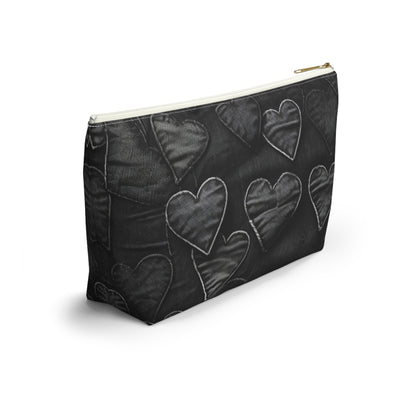 Negro azabache: diseño de bordado de corazón de tela desgastada inspirado en la mezclilla - Bolsa para accesorios con parte inferior en T 