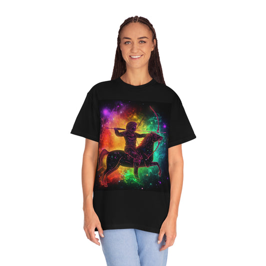 Colorido signo del zodíaco Sagitario - Tema del universo estelar - Camiseta unisex teñida de prendas