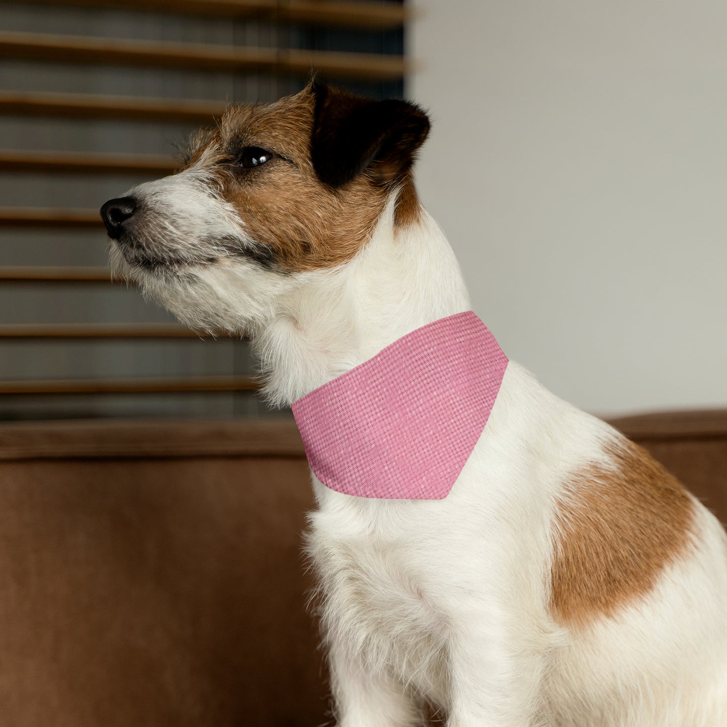 パステル ローズ ピンク: デニム風のさわやかな生地デザイン - 犬とペットのバンダナ首輪