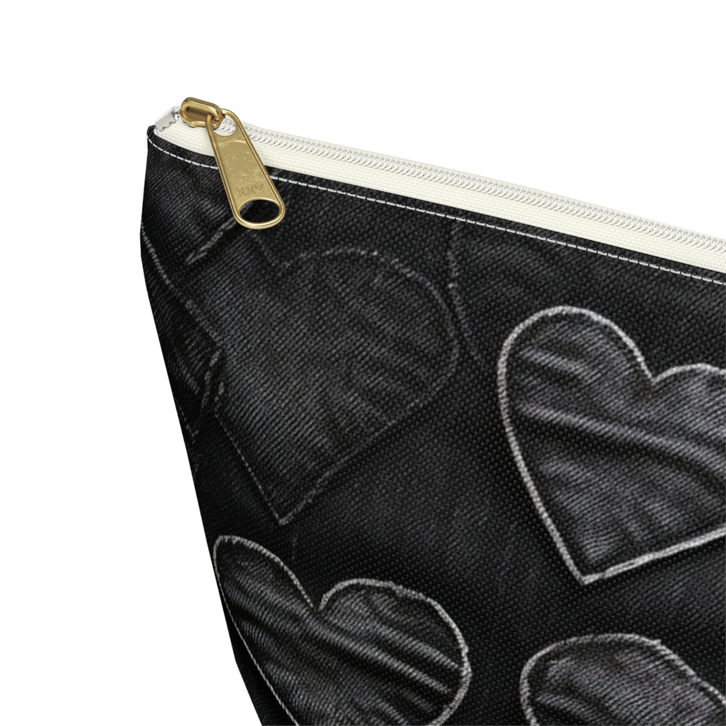 Negro azabache: diseño de bordado de corazón de tela desgastada inspirado en la mezclilla - Bolsa para accesorios con parte inferior en T 