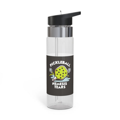 Lágrimas de Pickleball - Regalo divertido - Regalo para ella - Regalo para él - Amante del deporte - Botella deportiva Kensington Tritan™, 20 oz 