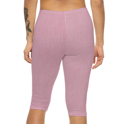 Blushing Garment Dye Pink: tela de tonos suaves inspirada en la mezclilla - Leggings capri para mujer (AOP) 