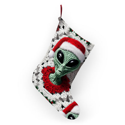 El secreto cósmico de Papá Noel: extraterrestre navideño alegre y verde con atuendo festivo Arte de crochet - Medias navideñas