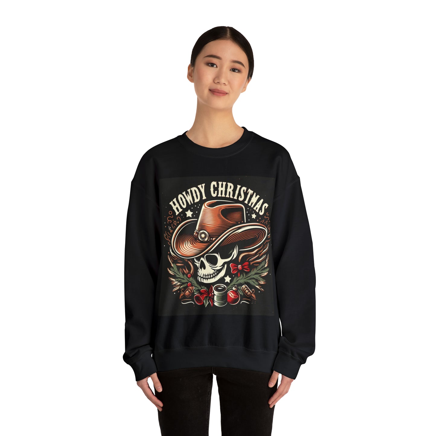 Espeluznantes vacaciones occidentales - Hola Navidad con calavera de vaquero, sombrero festivo y decoración de temporada - Sudadera unisex Heavy Blend™ con cuello redondo