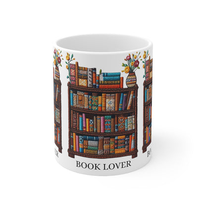 Bordado artesanal para amantes de los libros: diseño de estantería artesanal para bibliófilos - Taza de cerámica de 11 oz