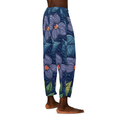 Azul bordado floral: diseño floral artesanal inspirado en la mezclilla - Pantalones de pijama para hombre (AOP) 