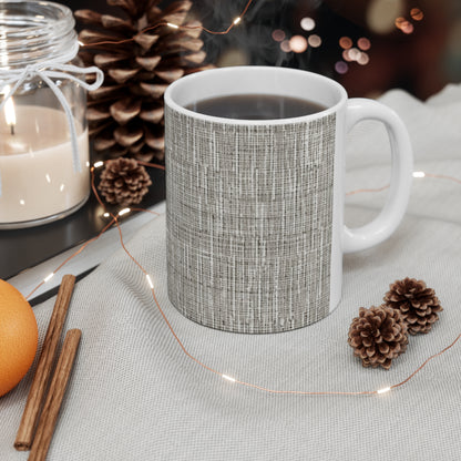 Gris plateado: diseño de tela contemporáneo inspirado en la mezclilla - Taza de cerámica de 11 oz 