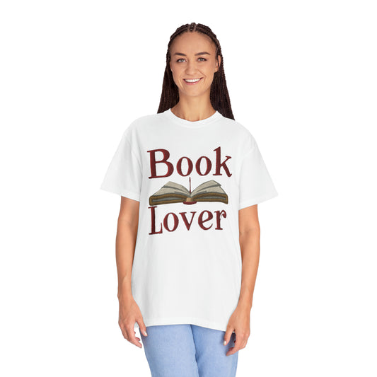 Arte de bordado de libro abierto: Texto amante del libro para lectores ávidos - Camiseta unisex teñida de ropa 