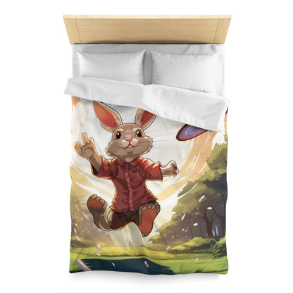 Disc Golf Rabbit: Bunny Aiming Frisbee for Basket Chain - Microfiber Duvet Cover