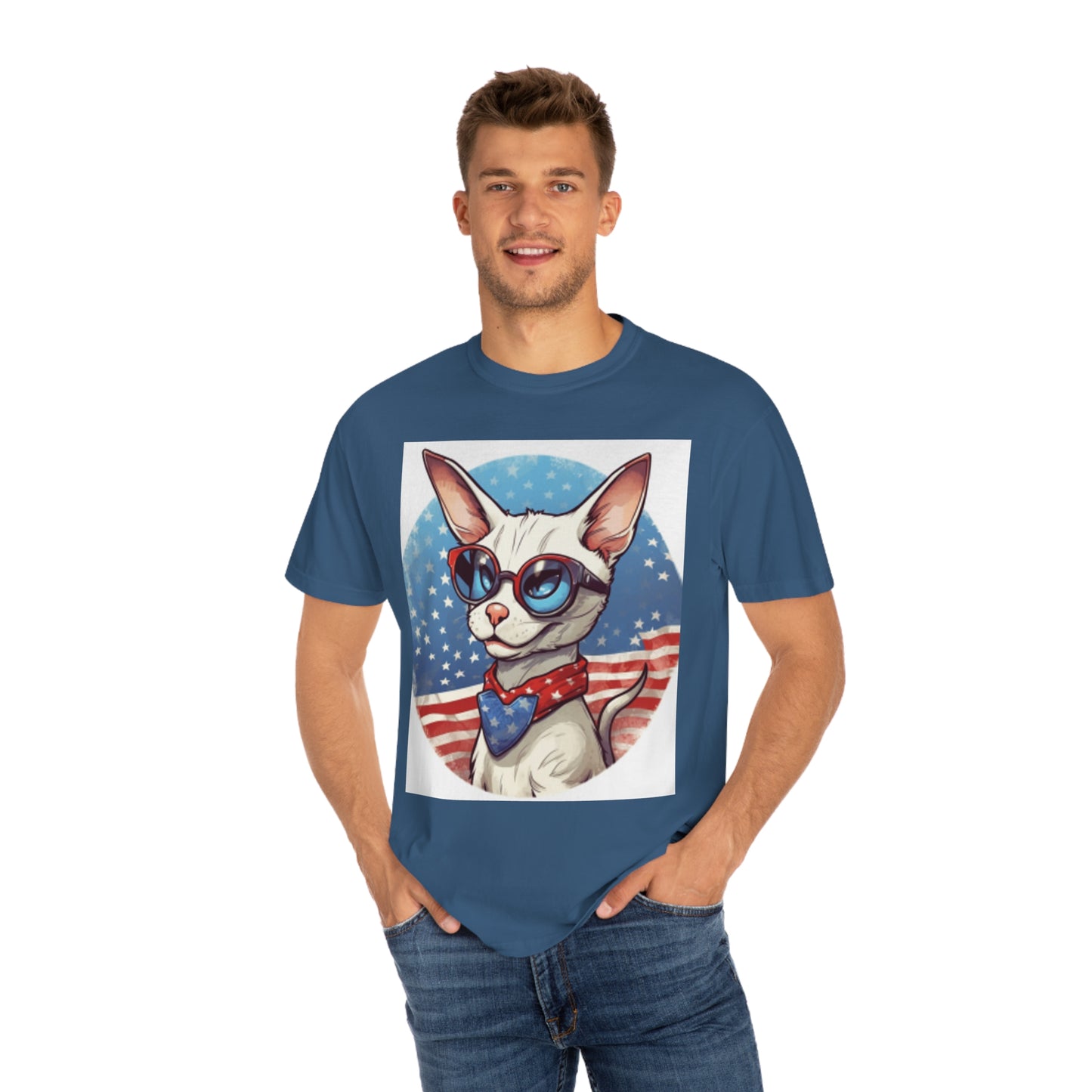 Dibujos animados patrióticos del gato siamés - Cara feliz, animación - Camiseta unisex teñida en prenda