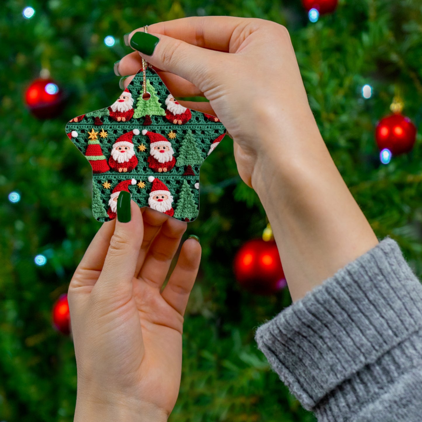 サンタ クロースのかぎ針編みパターン、クリスマス デザイン、お祭りの休日の装飾、父のクリスマス モチーフ。クリスマスのお祝いに最適 - セラミックオーナメント、4 つの形