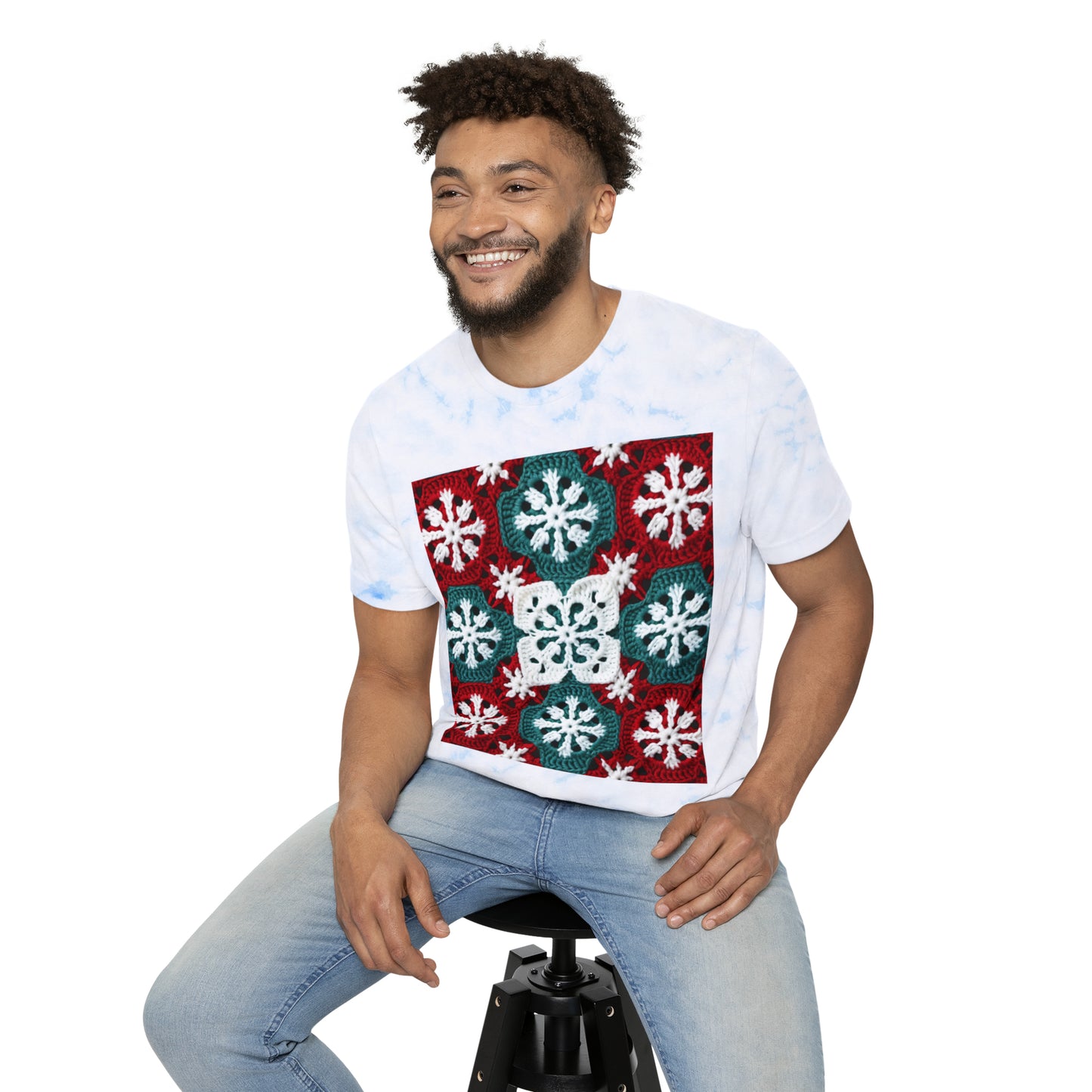 Ganchillo navideño con copos de nieve, Navidad festiva, artesanía en el país de las maravillas invernales, cristal de hielo, decoración navideña, adornos de temporada - Camiseta unisex teñida con anudado FWD Fashion 