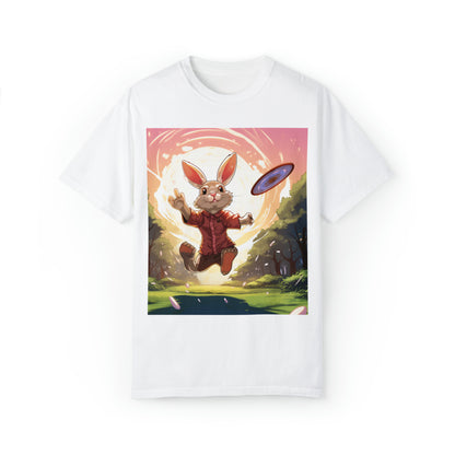 Disc Golf Rabbit: Bunny Aiming Frisbee for Basket Chain - Unisex Garment-Dyed T-shirt