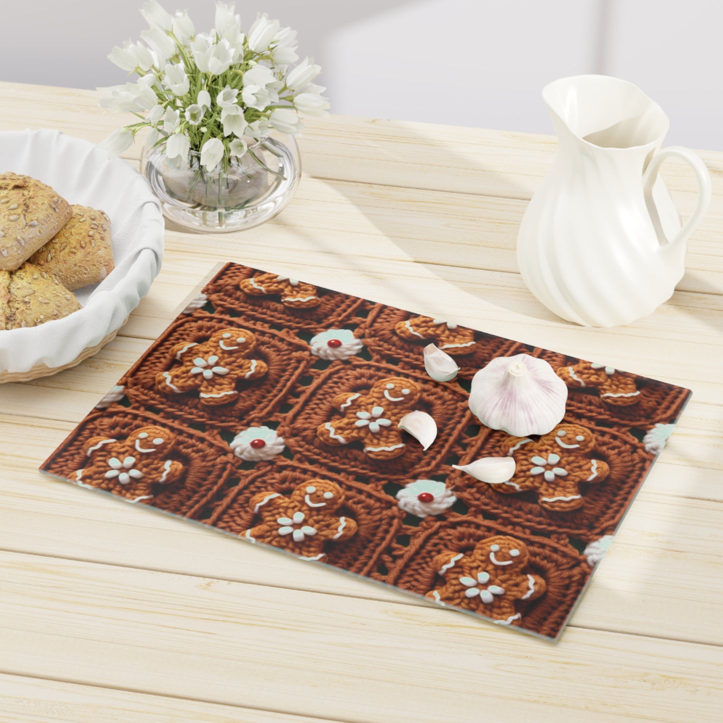 Ganchillo de hombre de jengibre, diseño clásico de galletas navideñas, artesanía navideña festiva. Decoración navideña - Tabla de cortar 