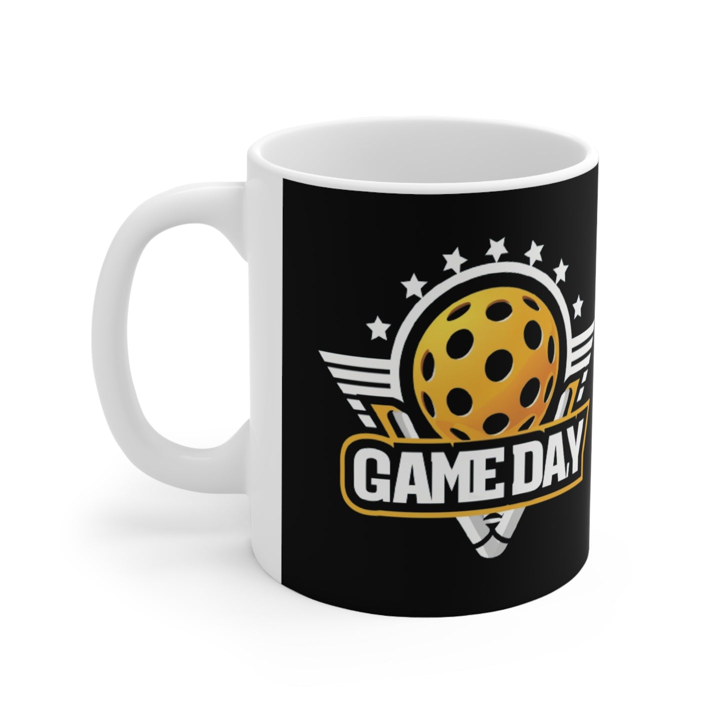 Emblema estelar del día del juego de Pickleball con diseño de estrellas y bola alada - Taza de cerámica de 11 oz