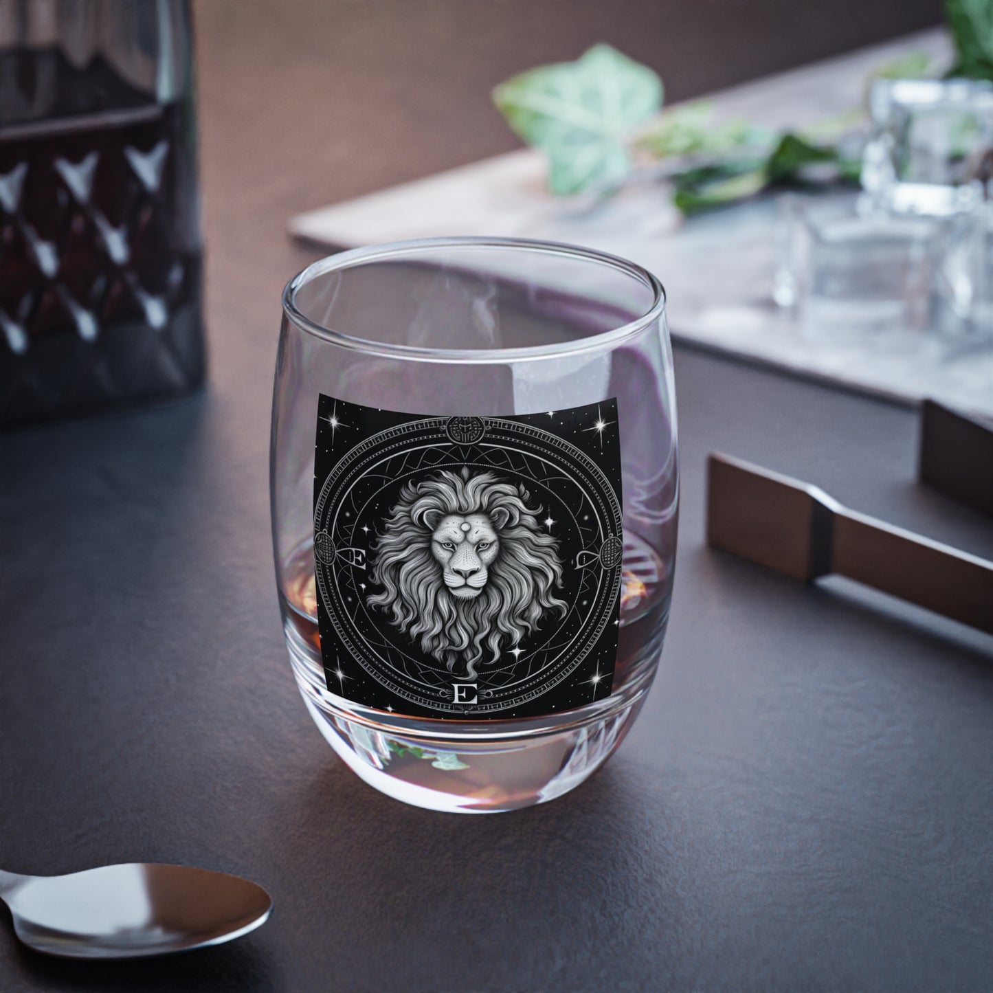 Vaso de whisky Leo Zodiac - Vidrio transparente resistente con base sólida - Diseño místico en blanco y negro