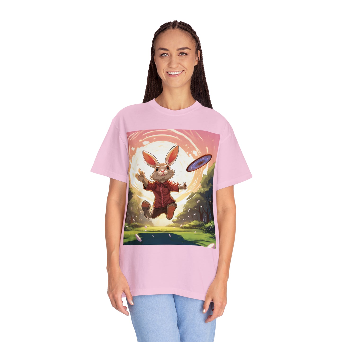 Disc Golf Rabbit: Bunny Aiming Frisbee for Basket Chain - Unisex Garment-Dyed T-shirt