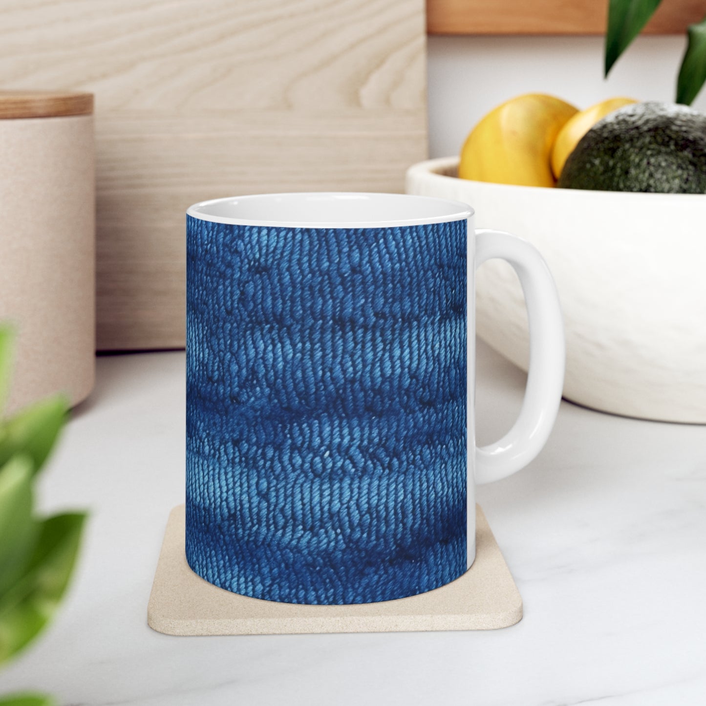 Blue Spectrum: Tela inspirada en la mezclilla de claro a oscuro - Taza de cerámica de 11 oz 