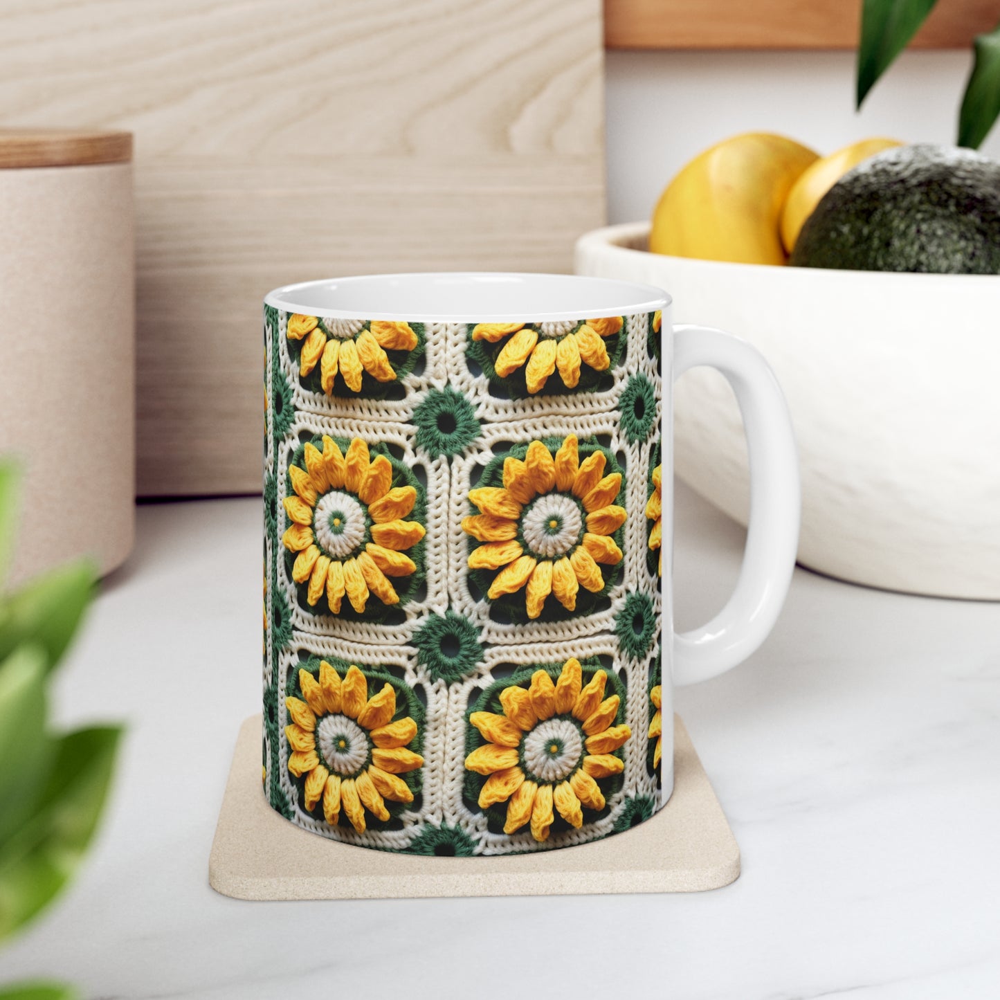 Elegancia de crochet de girasol, diseño Granny Square, motivo floral radiante. Lleva la calidez de los girasoles a tu espacio - Taza de cerámica 11oz 