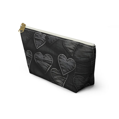 Negro azabache: diseño de bordado de corazón de tela desgastada inspirado en la mezclilla - Bolsa para accesorios con parte inferior en T 