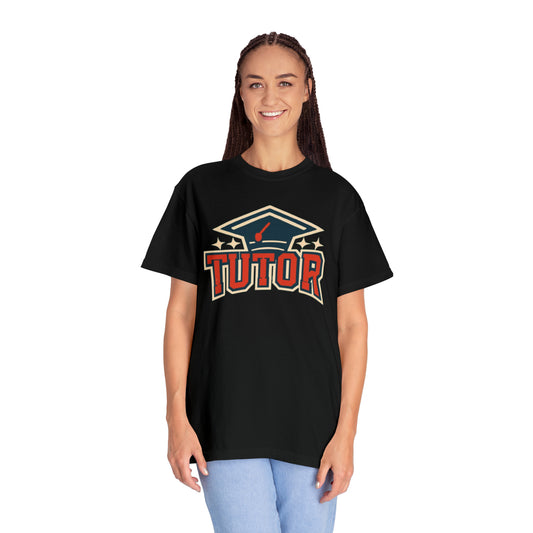 Emblema de excelencia académica - Gráfico del tutor Starry Grad Cap - Camiseta unisex teñida de prendas