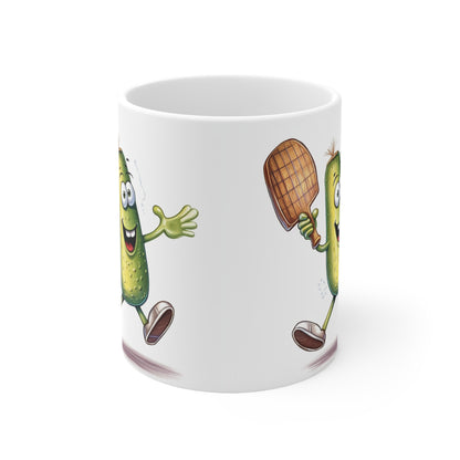 Acción del jugador de Pickle: paleta de Pickleball oscilante de dibujos animados - Encanto deportivo - Taza de cerámica de 11 oz