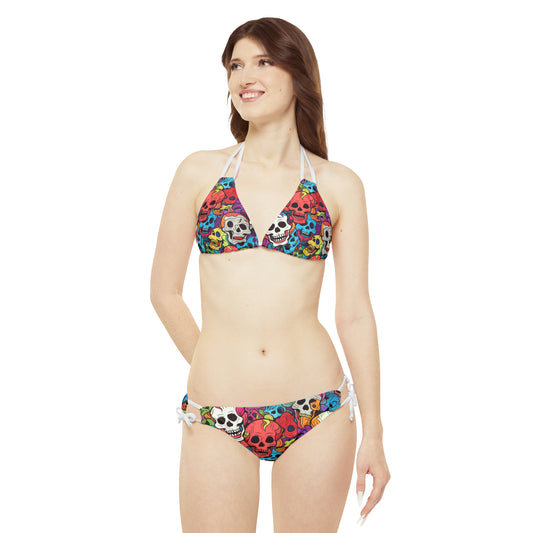 Patrón psicodélico de cabeza de calavera arcoíris, colores vibrantes - Conjunto de bikini con tiras (AOP) 