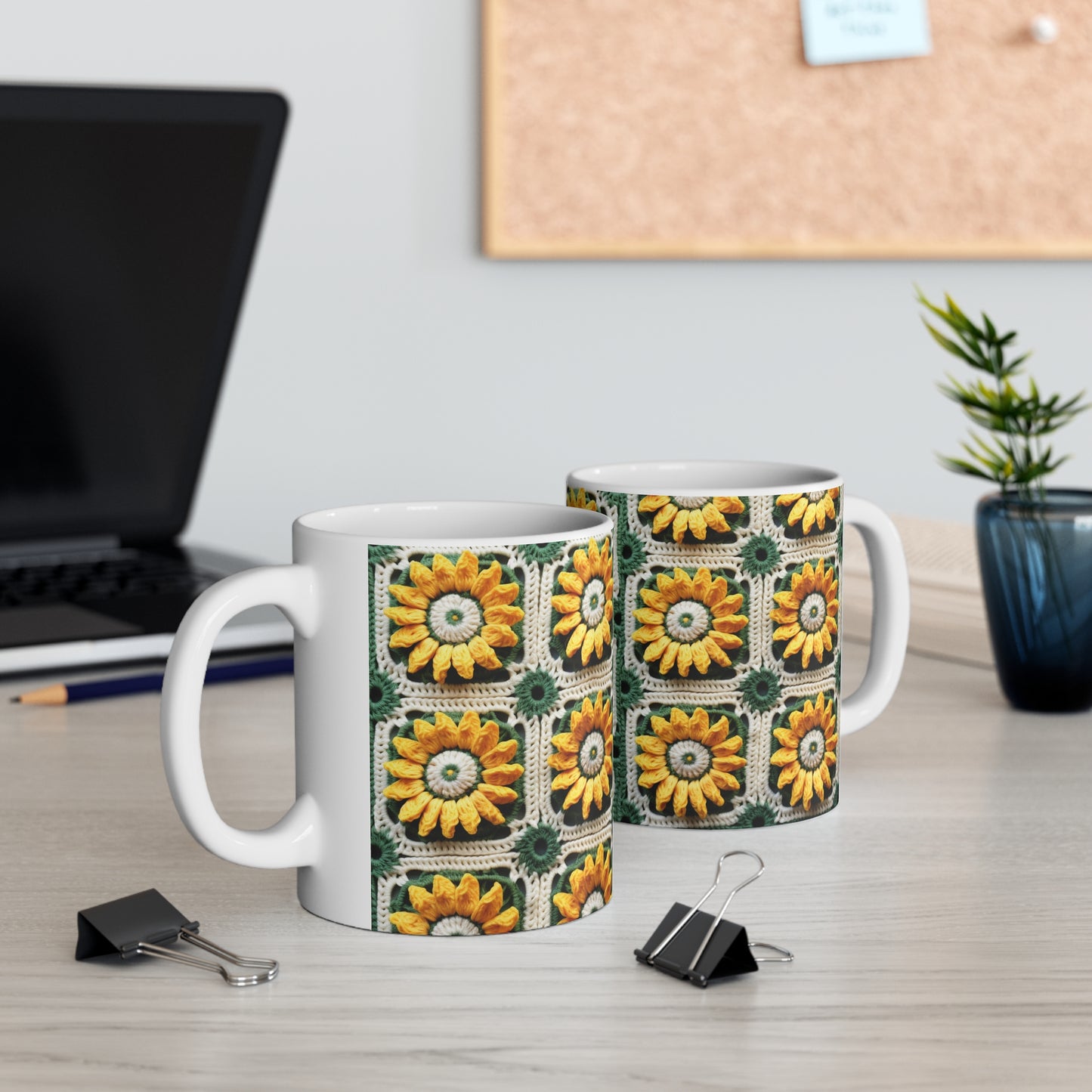 Elegancia de crochet de girasol, diseño Granny Square, motivo floral radiante. Lleva la calidez de los girasoles a tu espacio - Taza de cerámica 11oz 