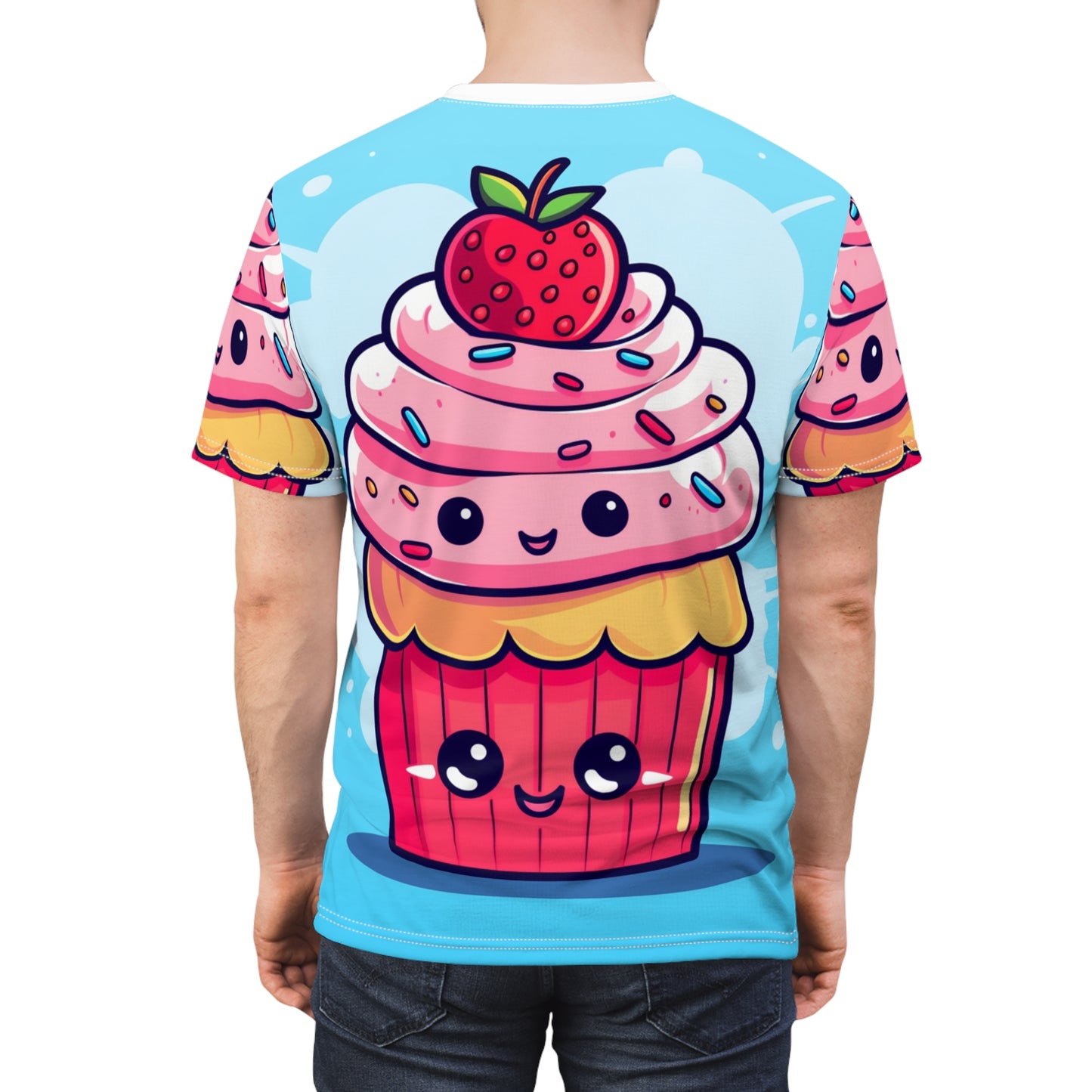 Strawberry Delight – かわいいカップケーキアート – 甘いアニメマンガデザートチャーム – ユニセックスカットソーTシャツ (AOP) 