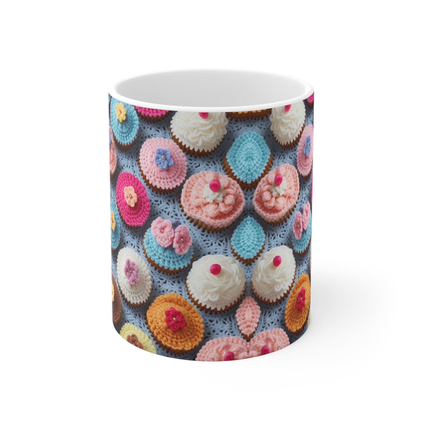 Diseño de panadería de postre de pastel helado con tratamiento de magdalenas de ganchillo - Taza de cerámica de 11 oz