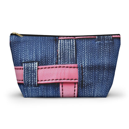 Crossover de rayas color caramelo: cintas de mezclilla rosa bailando en un escenario azul - Bolsa para accesorios con fondo en forma de T