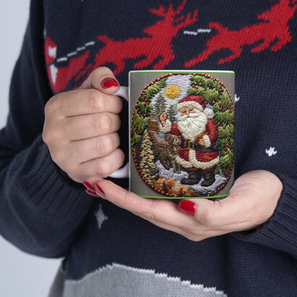 Ganchillo de pinos de Papá Noel, bosque festivo, árbol de Navidad y Claus, paisaje navideño - Taza de cerámica 11oz 