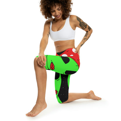 Mushroom Head Green Alien Visitor w/ Red Lips Women’s Capri Leggings (AOP)