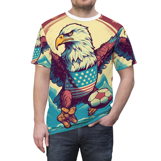 American Bald Eagle Soccer Athletic Team USA グラフィック ユニセックス カットソー Tシャツ (AOP) 