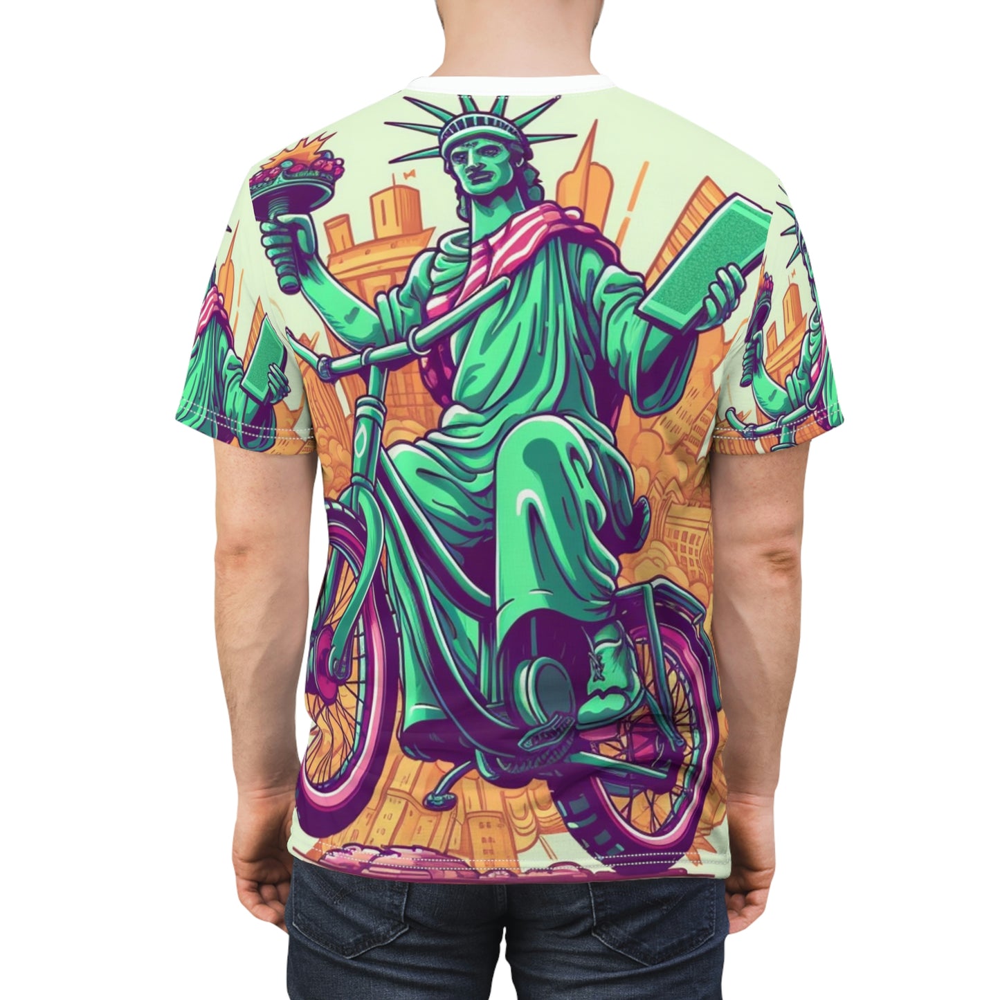 Estatua de la Libertad Ciclista Bike Rider American Graphic Unisex Cut &amp; Sew Tee (AOP) 