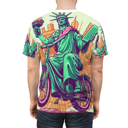 Estatua de la Libertad Ciclista Bike Rider American Graphic Unisex Cut &amp; Sew Tee (AOP) 