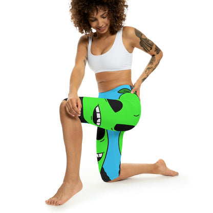 Green Apple Chipped tooth Visitor Smiling Women’s Capri Leggings (AOP)