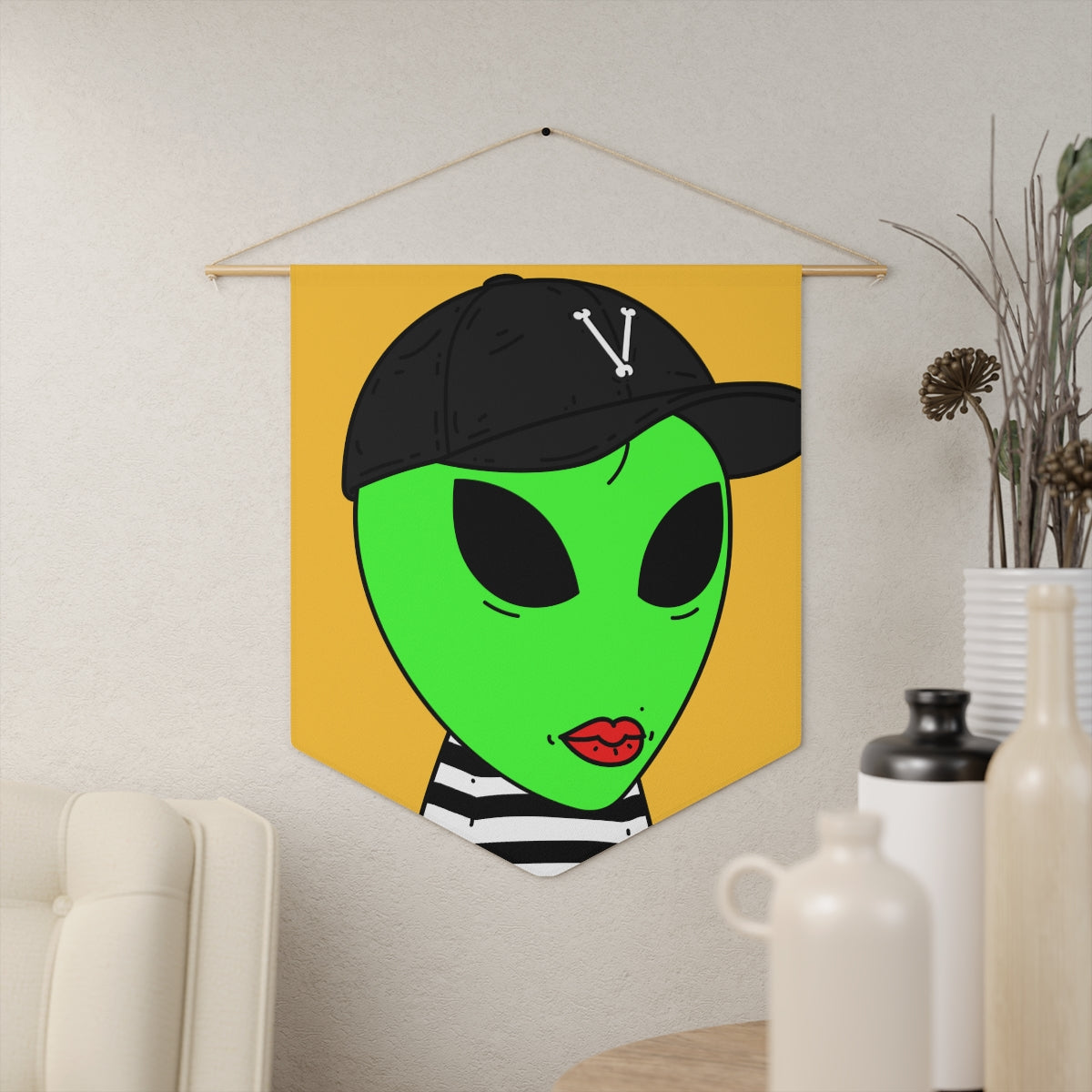 Black Striped Shirt Visitor Green Alien Black Cap V Lipstick Pennant