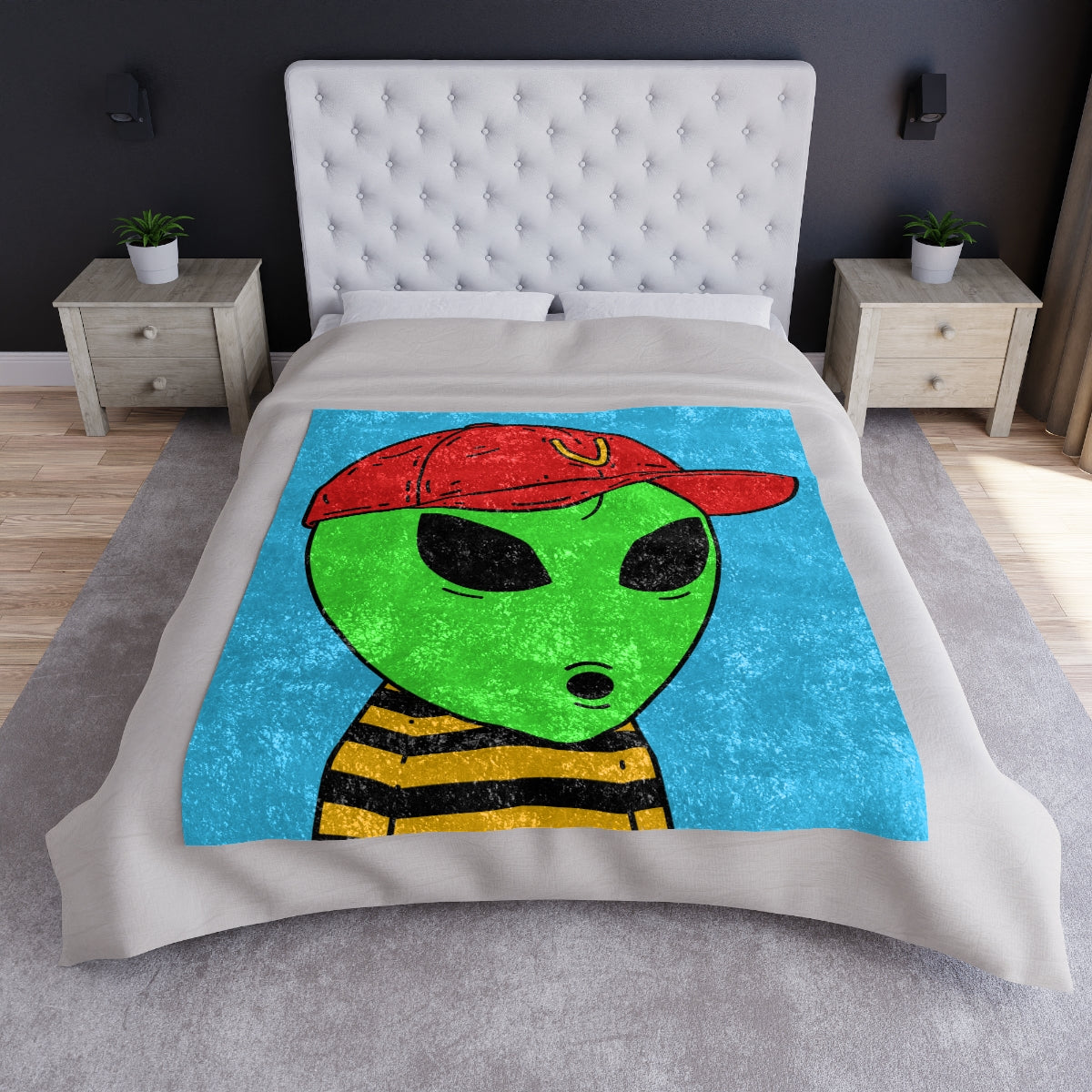 Visitors Alien Green Large O Face Red Visi V Hat Yellow Black Striped shirt Round Crushed Velvet Blanket