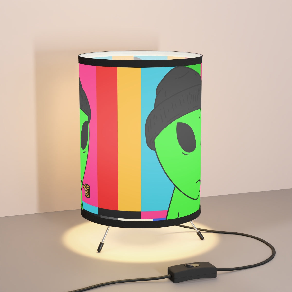 Pipe Smoking Green Alien Black Beanie Tripod Lamp with High-Res Printed Shade, US\CA plug