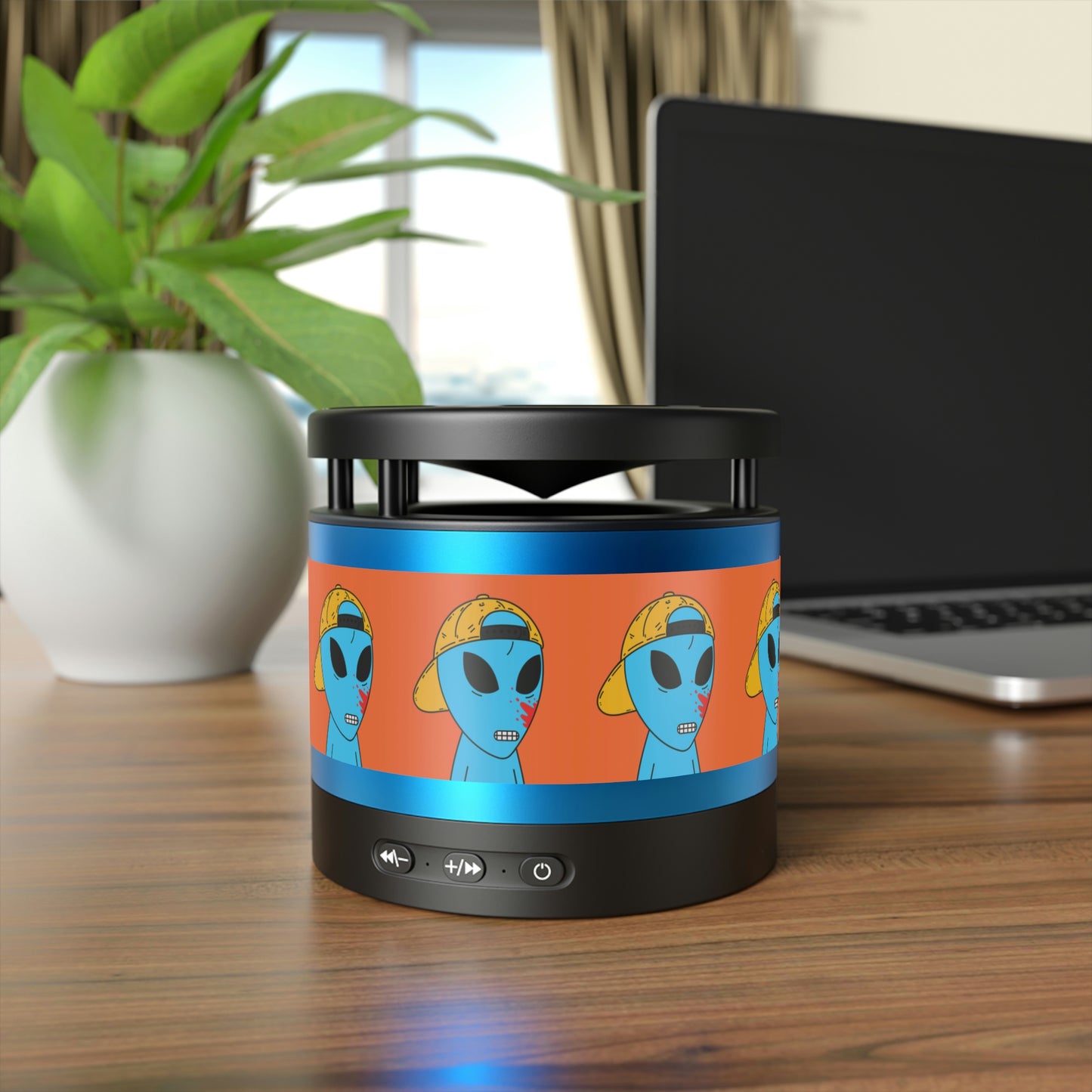 Blue Blood Visitor Alien Metal Bluetooth Speaker and Wireless Charging Pad