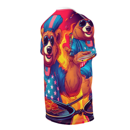 Patriotic Bear's BBQ Bash: Grill and Chill this of July 4 USA ユニセックス カットソー Tシャツ (AOP) 